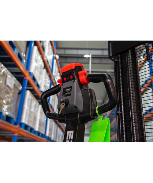 DS3-3300, TRANSPALET ELECTRIC CU CATARG MARCA "EP EQUIPMENT", INALTIME DE RIDICARE 3.300 MM, SARCINA MAX 1.500 KG