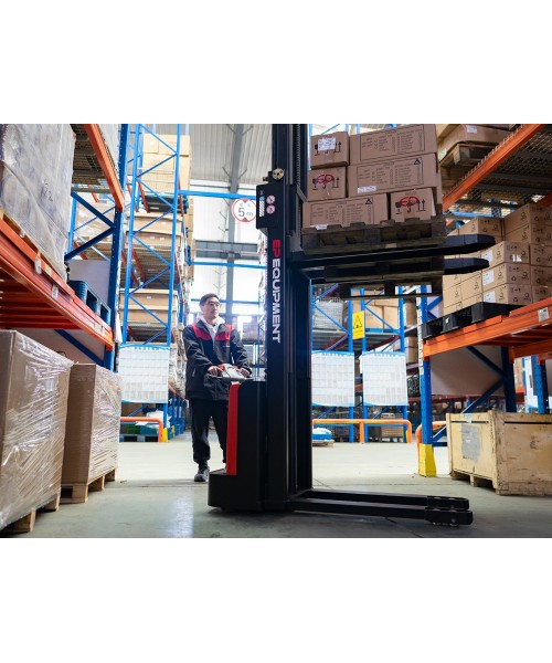 EST 122 - 3000, TRANSPALET ELECTRIC CU CATARG MARCA "EP EQUIPMENT", INALTIME DE RIDICARE 3.000 MM, SARCINA MAX 1.200 KG