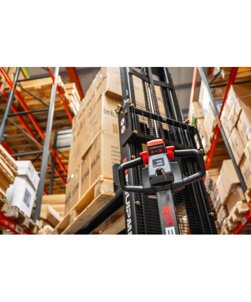 EST 122 - 3000, TRANSPALET ELECTRIC CU CATARG MARCA "EP EQUIPMENT", INALTIME DE RIDICARE 3.000 MM, SARCINA MAX 1.200 KG