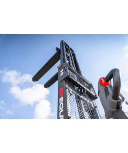 EST122 - 3000, TRANSPALET ELECTRIC CU CATARG MARCA "EP", INALTIME DE RIDICARE 3.000 MM, SARCINA MAX 1.200 KG