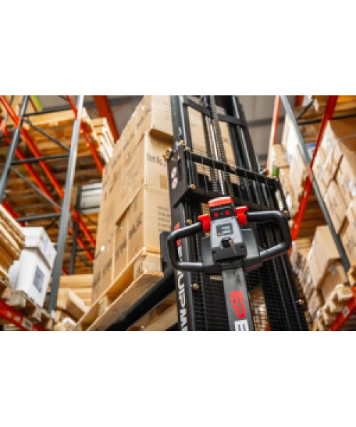 EST122 - 3000, TRANSPALET ELECTRIC CU CATARG MARCA "EP", INALTIME DE RIDICARE 3.000 MM, SARCINA MAX 1.200 KG
