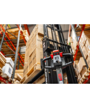 EST122 - 3600, TRANSPALET ELECTRIC CU CATARG MARCA "EP", INALTIME DE RIDICARE 3.600 MM, SARCINA MAX 1.200 KG