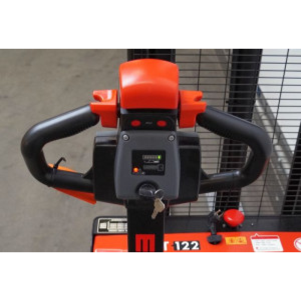 EST122 - 3300, TRANSPALET ELECTRIC CU CATARG MARCA "EP", INALTIME DE RIDICARE 3.300 MM, SARCINA MAX 1.200 KG