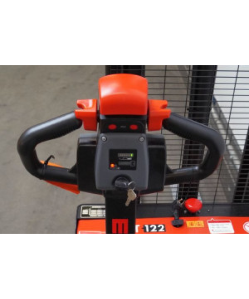 EST122 - 3300, TRANSPALET ELECTRIC CU CATARG MARCA "EP", INALTIME DE RIDICARE 3.300 MM, SARCINA MAX 1.200 KG