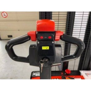 ESL 122 - 3000, TRANSPALET ELECTRIC CU CATARG MARCA "EP", ACUMULATOR LI-ION, INALTIME DE RIDICARE 2.500 MM, SARCINA MAX 1.200 KG