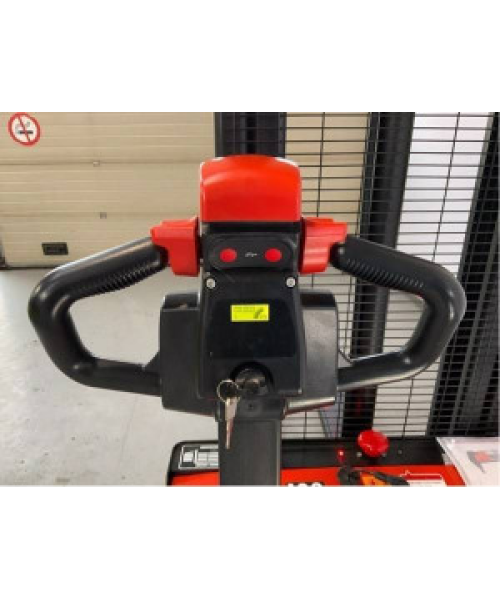 ESL 122 - 2500, TRANSPALET ELECTRIC CU CATARG MARCA "EP", ACUMULATOR LI-ION, INALTIME DE RIDICARE 2.500 MM, SARCINA MAX 1.200 KG
